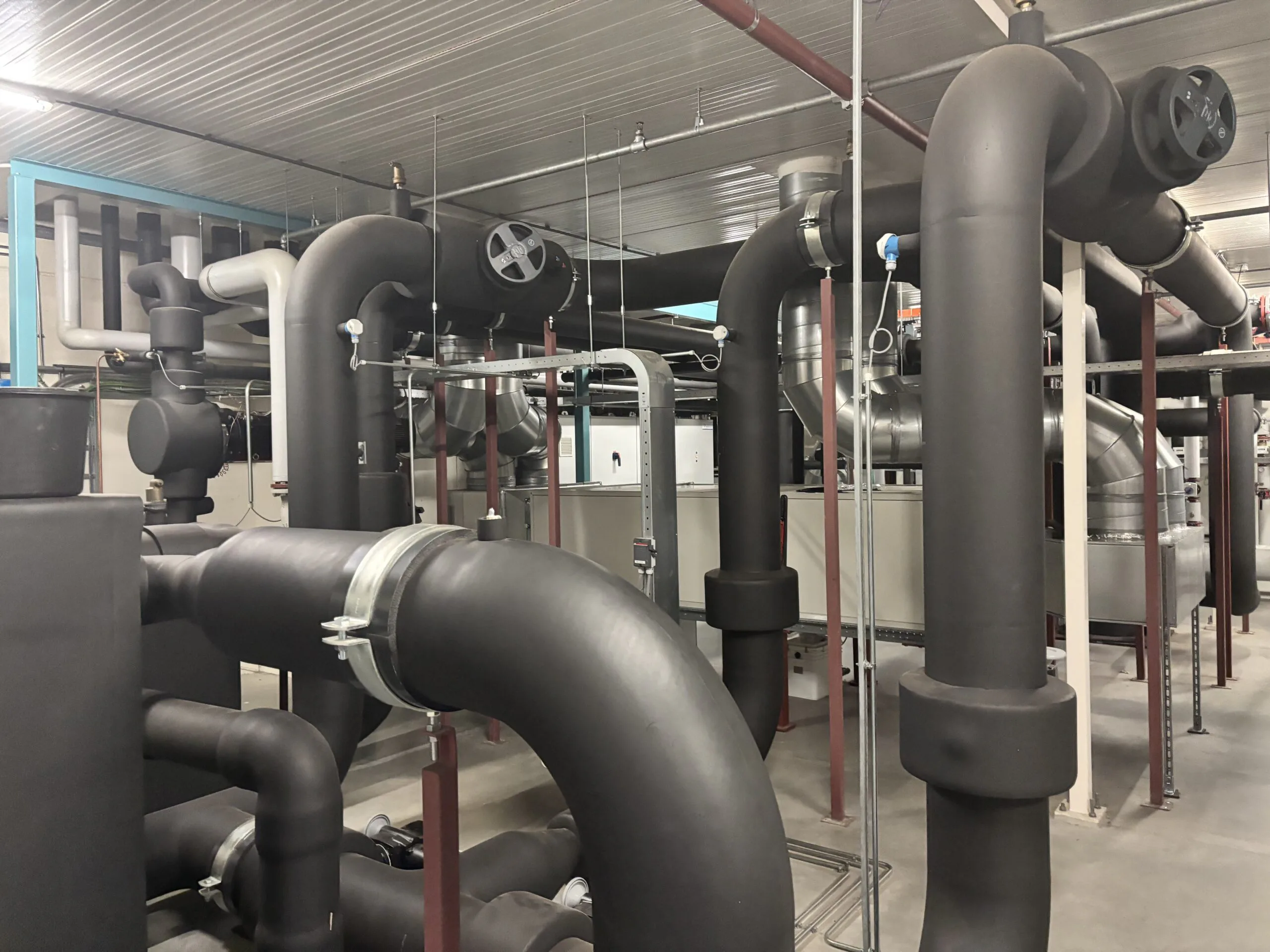 Het Warmte- en Koudeopslag-systeem (WKO-systeem) bij Hitachi in Zaltbommel, een van de pilots in het project.