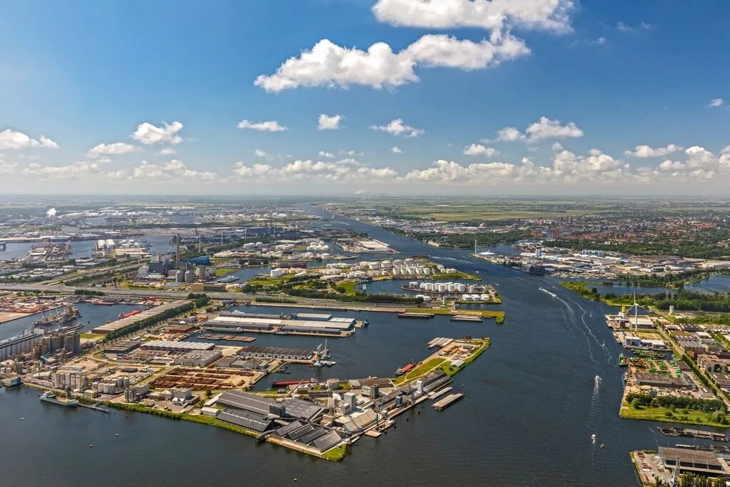 Amsterdamse haven vanuit de lucht. Foto: ECAH.