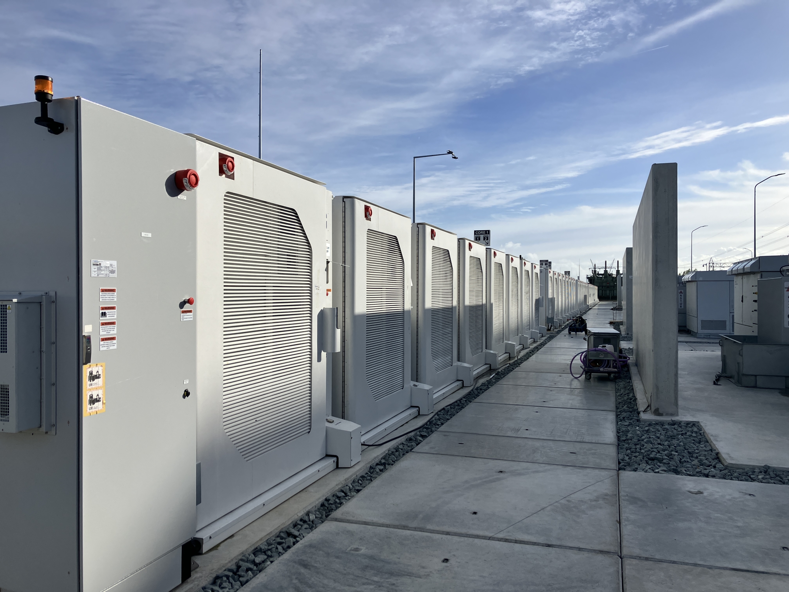 Batterijpark van ENGIE in aanbouw op het terrein van de Maxima Centrale. Foto: Tijdo van der Zee. 