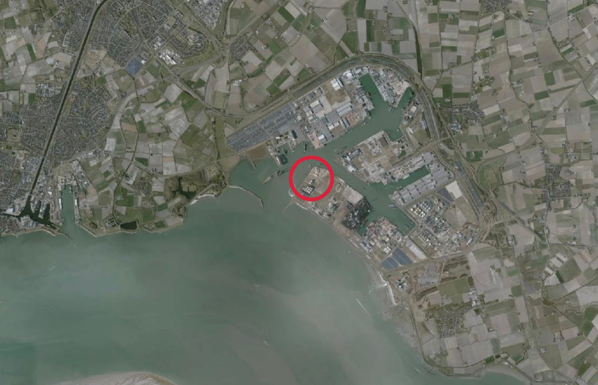 Vesta Terminal nabij Vlissingen wil drie grote opslagtanks realiseren: twee bestaande en één nieuwe tank, voor een doorzet van maximaal 2 miljoen ton ammoniak per jaar. Foto: Oostkracht10.