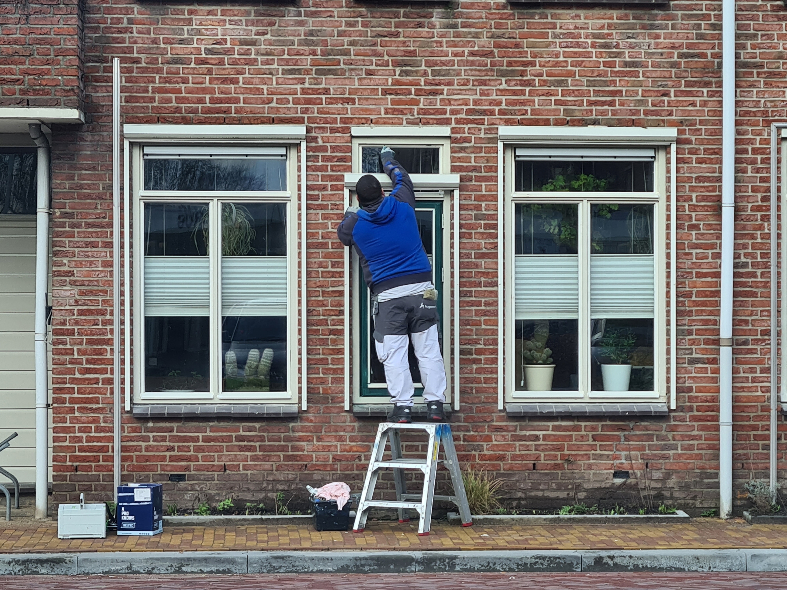 Onderhoud aan een corporatiewoning in Tiel. Foto: ANP/Hollandse Hoogte/Ad Nuis.