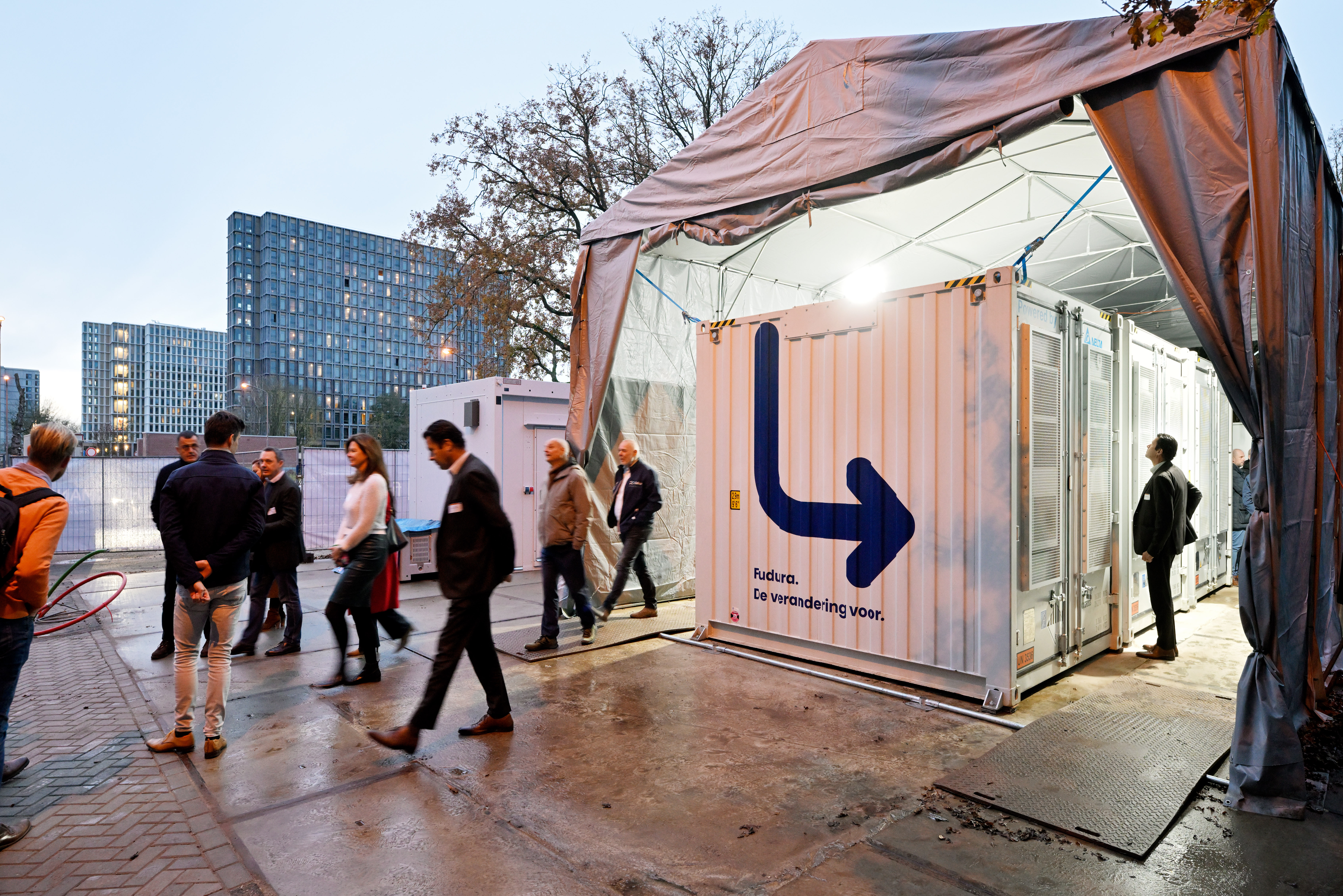 Rondleiding bij het nieuwe mega-batterijpakket van OPZuid-project Genius, op de campus van de TU Eindhoven. Foto: TU/e, Bart van Overbeeke.