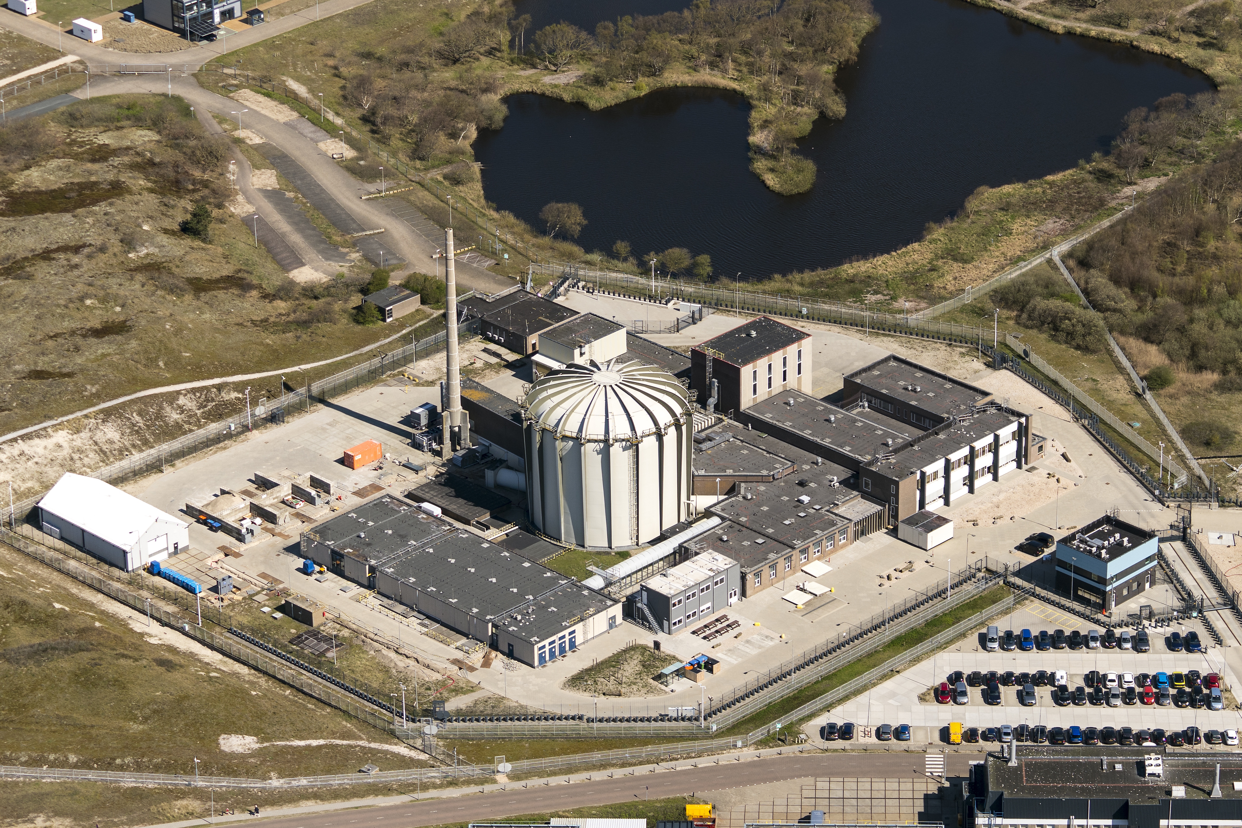 Pallas bouwt een nieuwe nucleaire reactor in de duinen bij Petten. Foto: Aerovista Luchtfotografie 