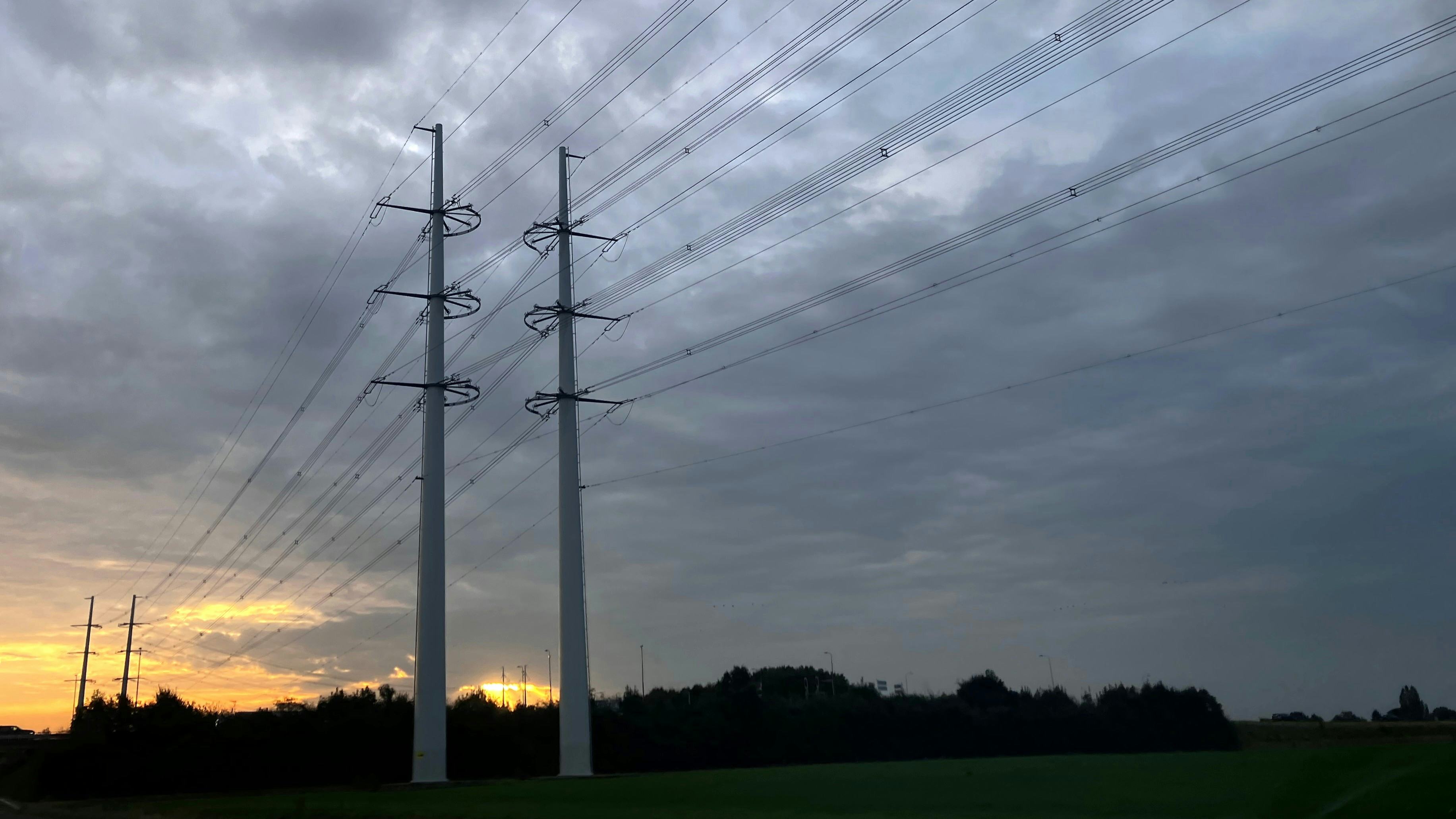 Wintrack-hoogspanningsmasten van TenneT in de buurt van Doetinchem. Foto: Tijdo van der Zee