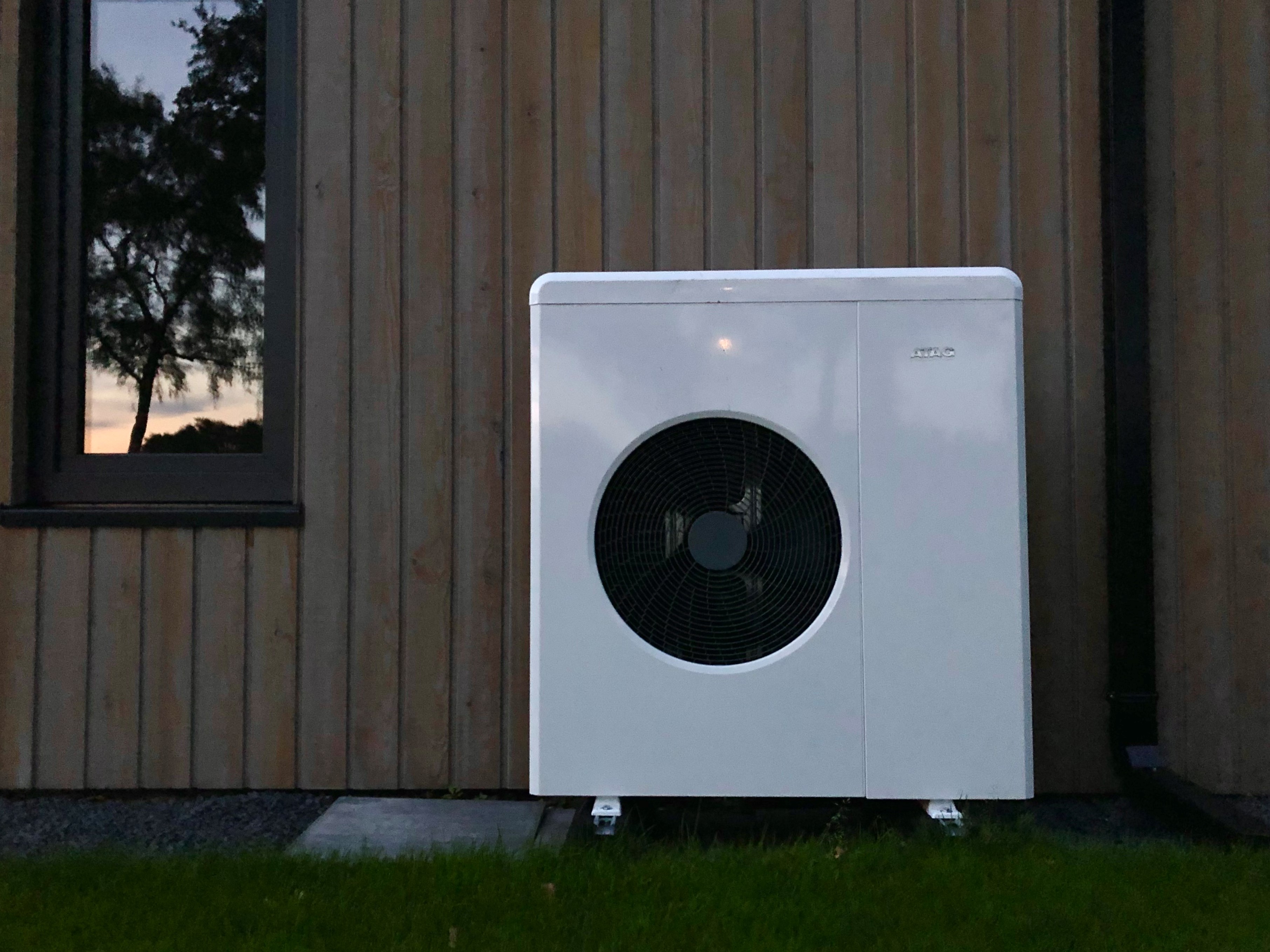 Buitenunit van een ATAG-warmtepomp. Foto: Tijdo van der Zee