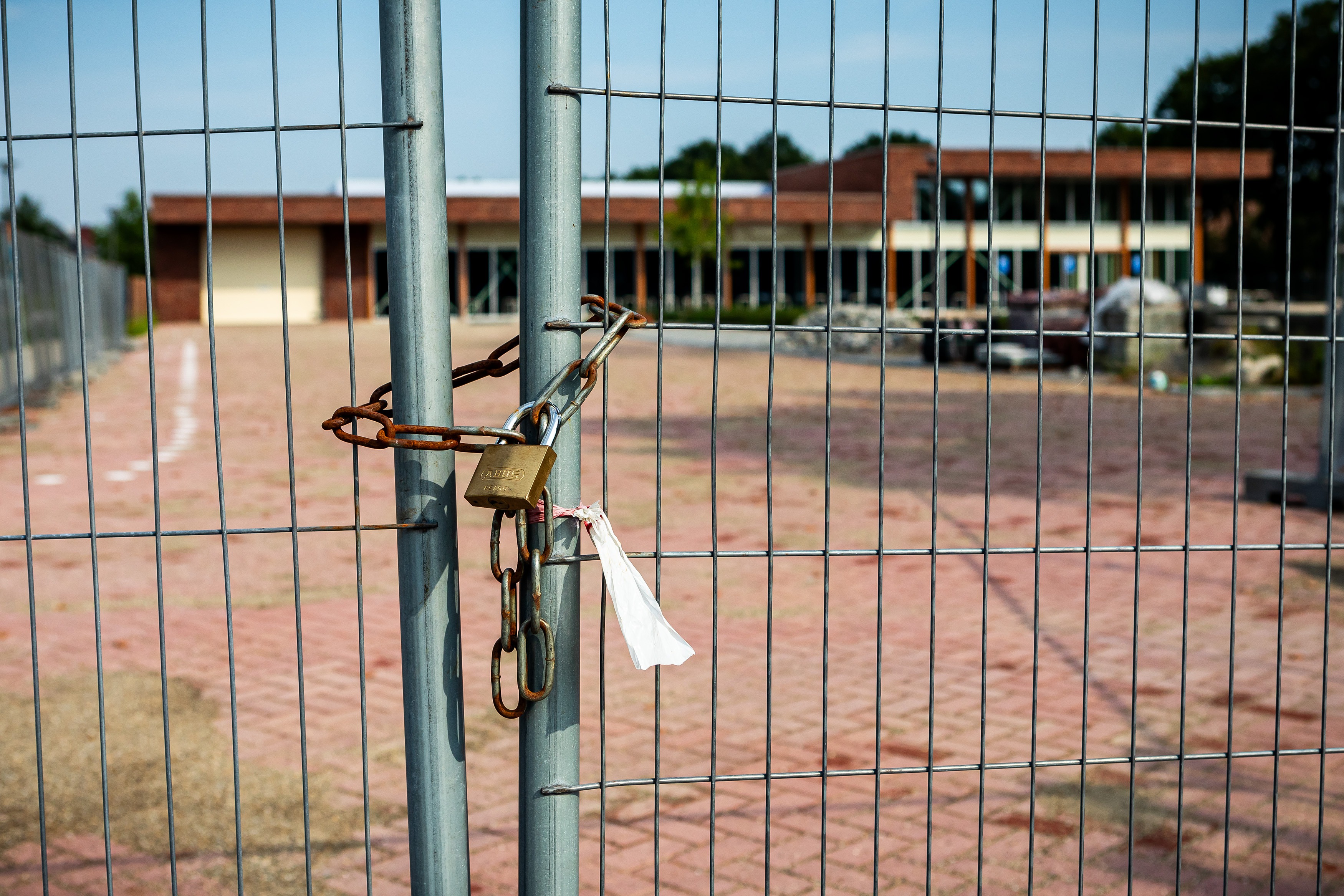 De opening van de Albert Heijn in Eelderwolde was jarenlang vertraagd door het ontbreken van een aansluiting. Een rechtszaak tegen Enexis mocht niet baten. In november 2025 opende de supermarkt zijn deuren. Foto: ANP/Hollandse Hoogte/Huisman Media 