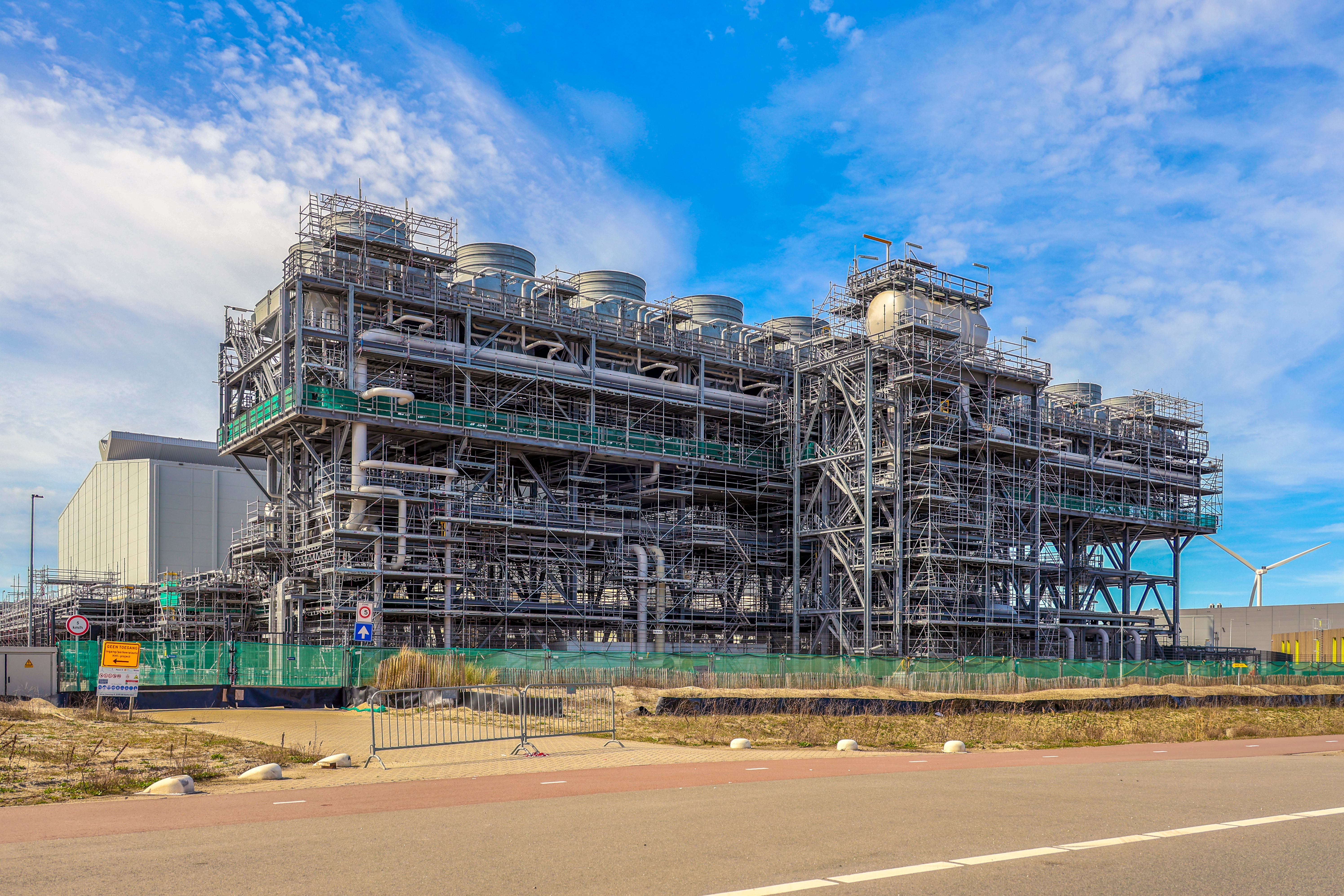 MAASVLAKTE - Bouw van de Holland Hydrogen 1 centrale van Shell. Met een electrolyzer wordt waterstof gemaakt voor gebruik in de fabrieken op Pernis. ANDRE MULLER / ANP