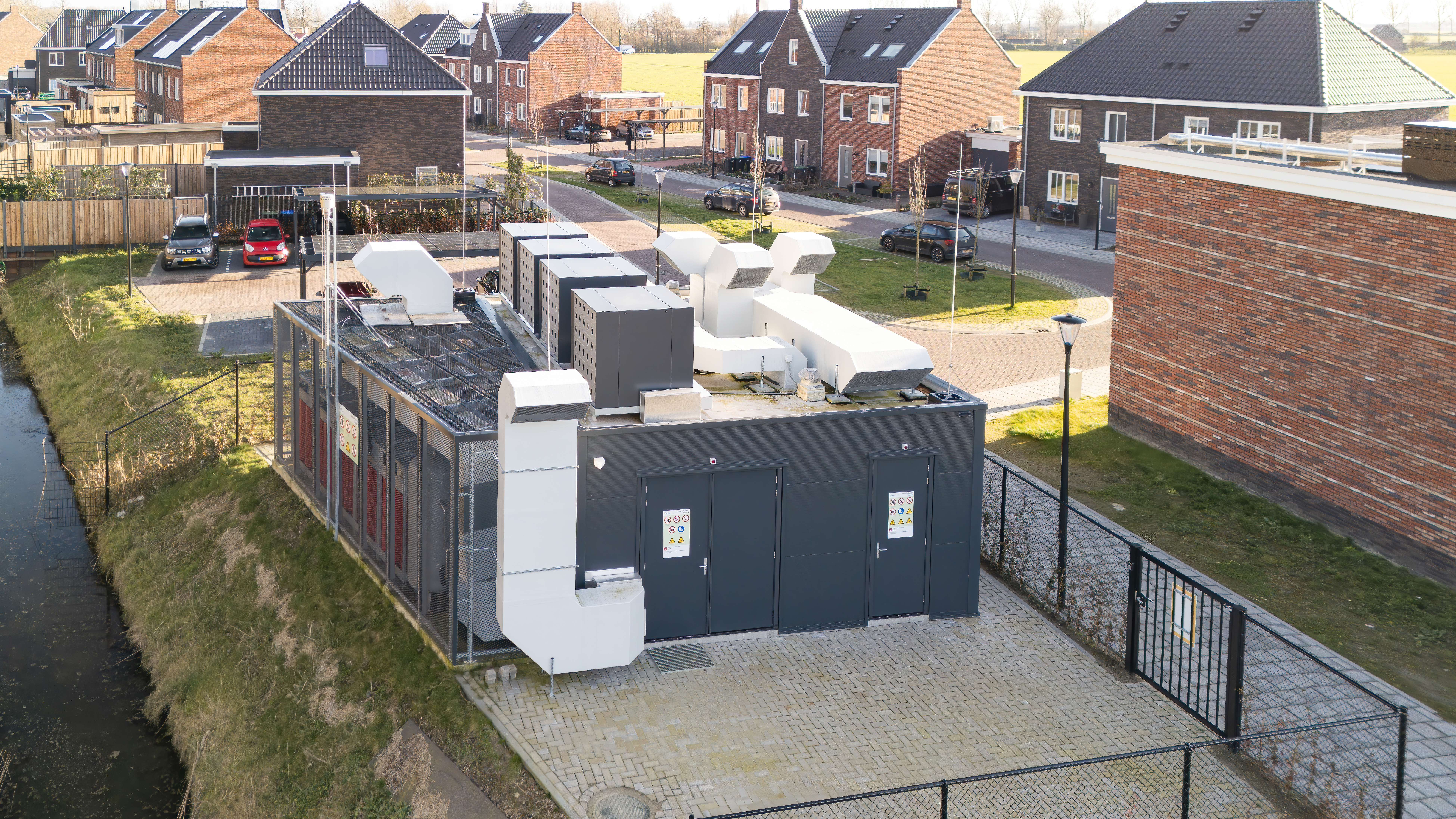 Innovahub is een lokale energiecentrale in Stad aan ’t Haringvliet. Foto's: Hylife