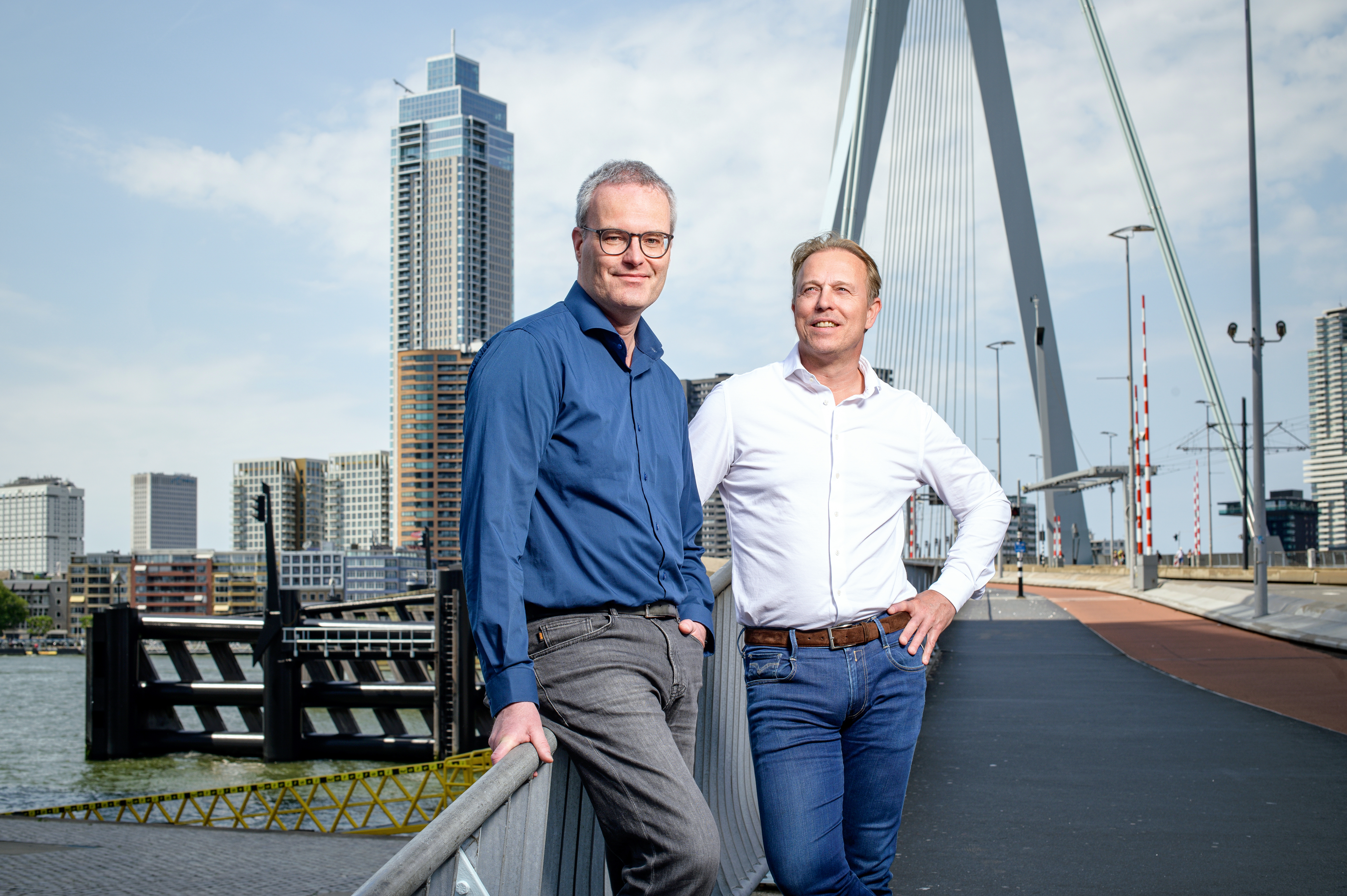 Jeroen Cox (links), Vice-President Energy & Environment bij KPN, en Franklin Manders (rechts), Executive Vice-President Finance van KPN's Technology & Digital Office. Foto's Christiaan Krop