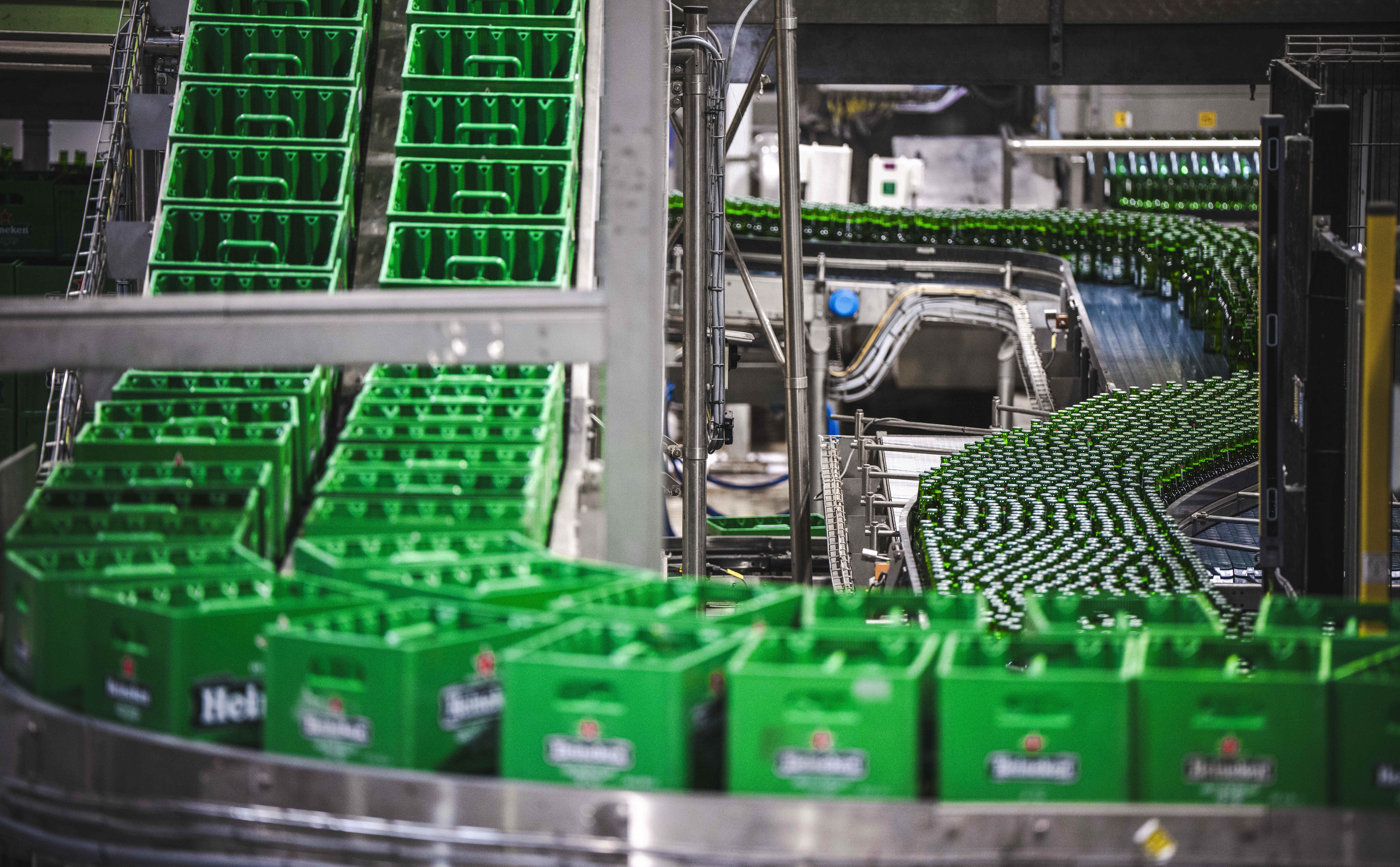 De Heineken-brouwerij in Zoeterwoude. Het bedrijf valt ook na inwerkingtreding van het Omnibus-pakket nog onder de CSRD. Foto: ANP/Freek van den Bergh 